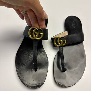Gucci Leather Thong Sandal with Double G (size 40)